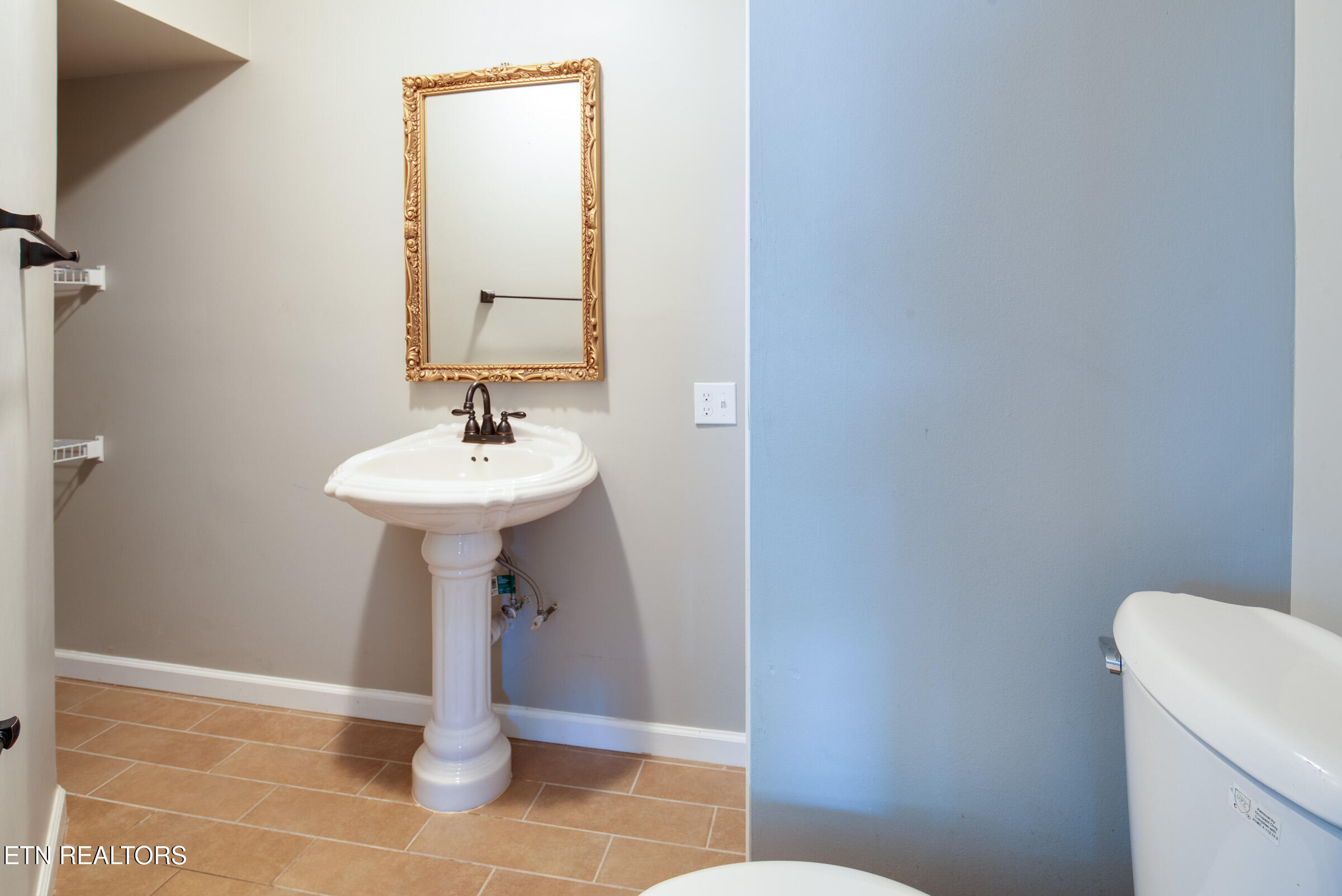 813 Naples Road Knoxville, TN 37923 - Photo 5 of 30 Half Bath