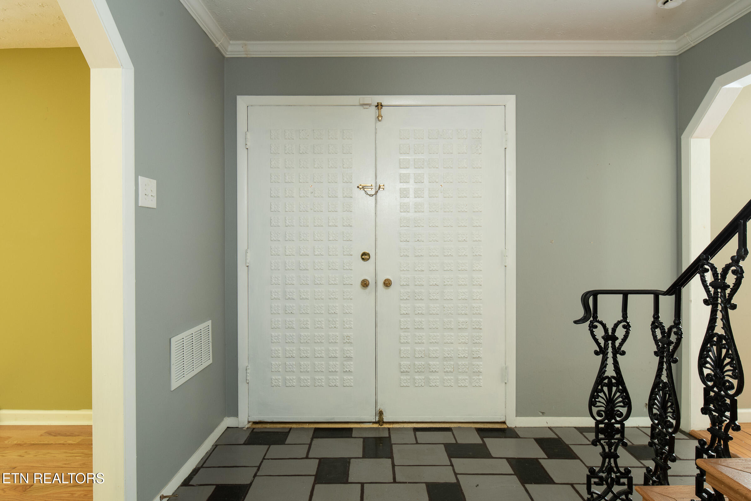813 Naples Road Knoxville, TN 37923 - Photo 9 of 30 Entry Way