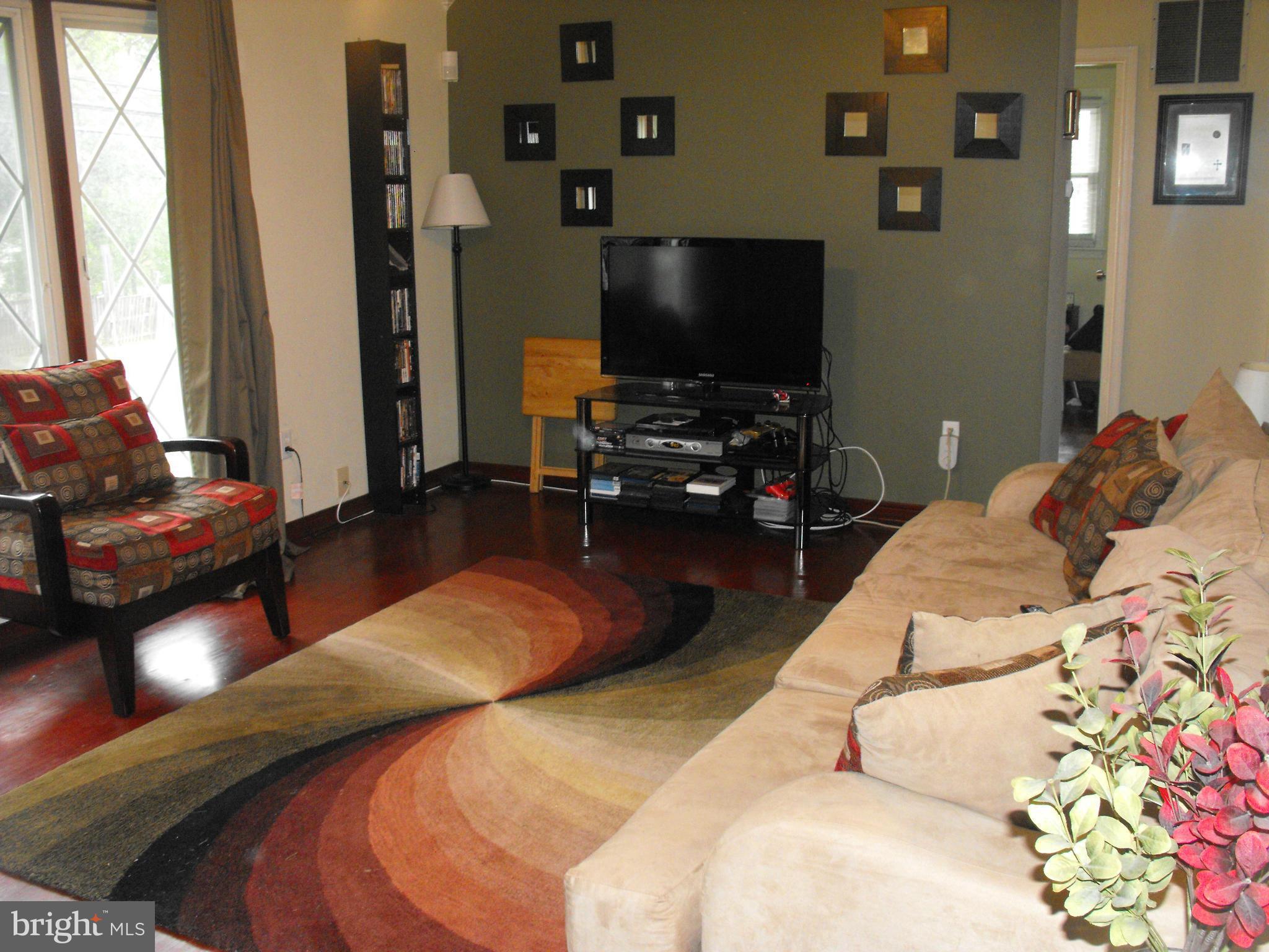 7311 Good Luck Road New Carrollton, MD 20784 - Photo 9 of 30 Living Room