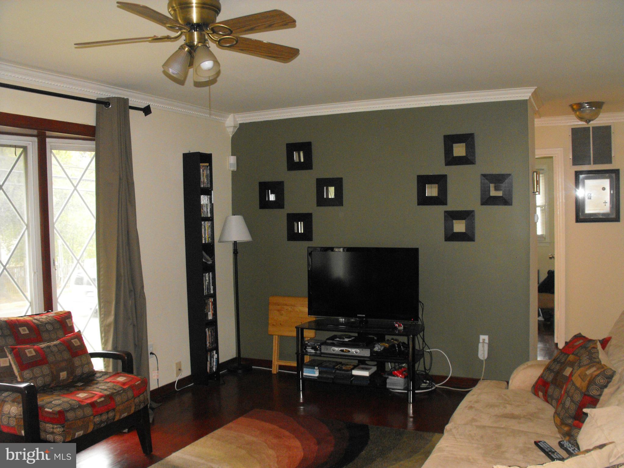 7311 Good Luck Road New Carrollton, MD 20784 - Photo 10 of 30 Living Room