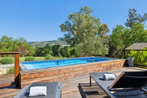 $1,900,000 | 21730 Burndale Road, Sonoma, CA 95476