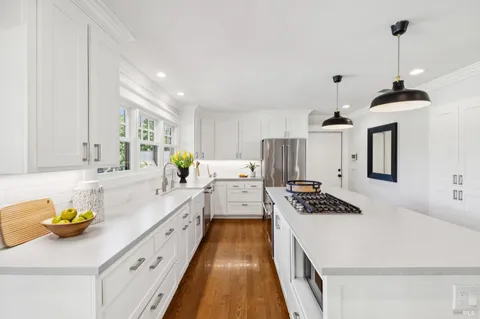 $1,900,000 | 21730 Burndale Road, Sonoma, CA 95476