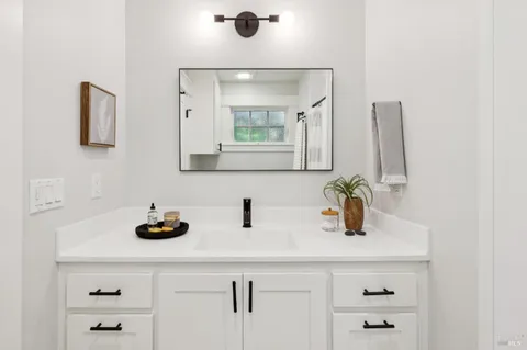 $1,900,000 | 21730 Burndale Road, Sonoma, CA 95476