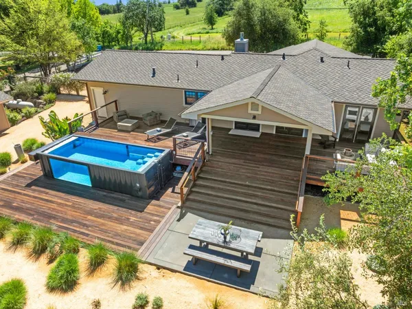 $1,900,000 | 21730 Burndale Road, Sonoma, CA 95476