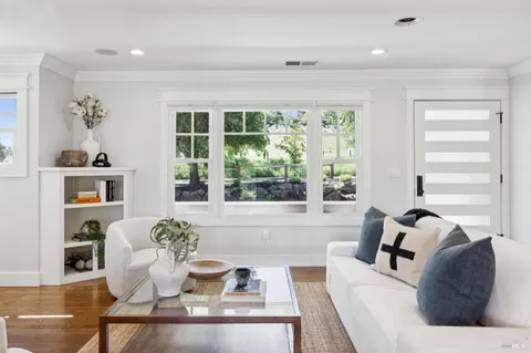 $1,900,000 | 21730 Burndale Road, Sonoma, CA 95476