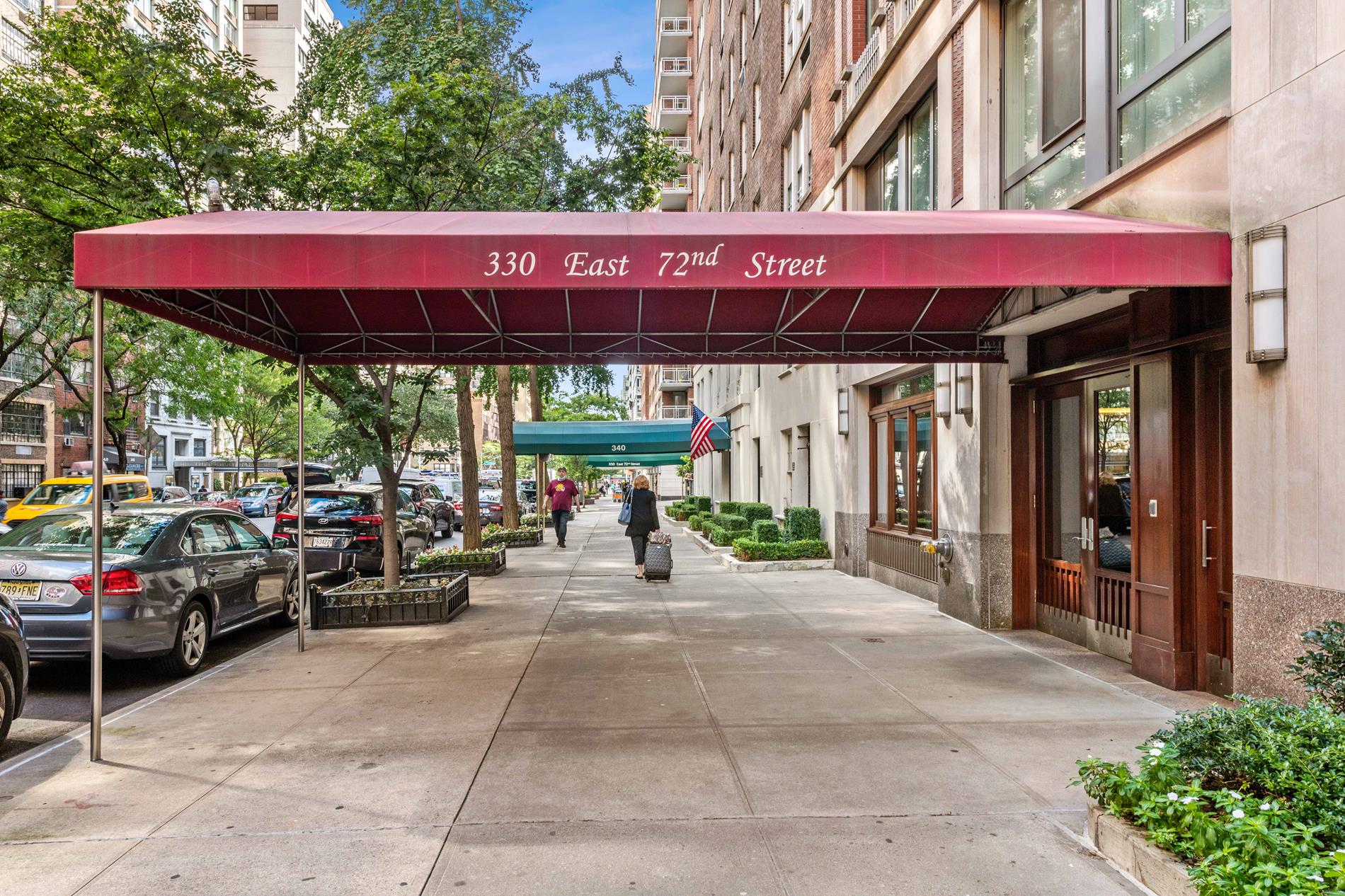 330 East 72nd Street, Unit 9/10 Manhattan, NY 10021 - Photo 14 of 17 a view of a cafe with sitting area
