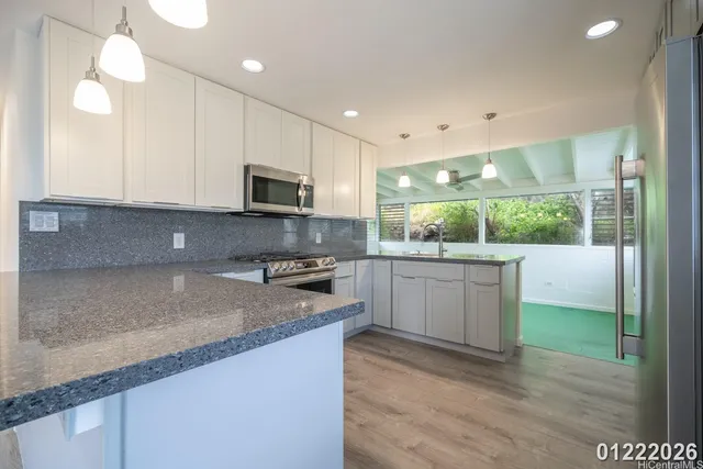 $3,300 | 3033 Woolsey Place, Unit UPSTAIRS), Honolulu, HI 96822