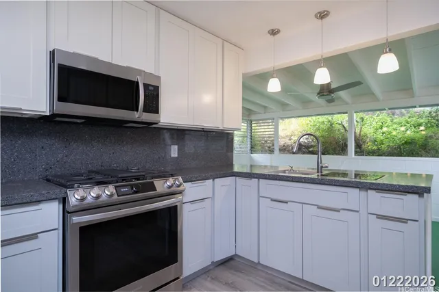 $3,300 | 3033 Woolsey Place, Unit UPSTAIRS), Honolulu, HI 96822