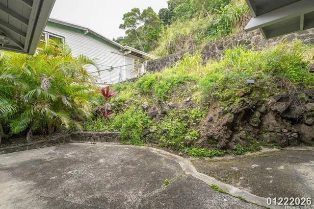 $3,300 | 3033 Woolsey Place, Unit UPSTAIRS), Honolulu, HI 96822