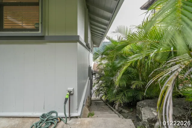 $3,300 | 3033 Woolsey Place, Unit UPSTAIRS), Honolulu, HI 96822
