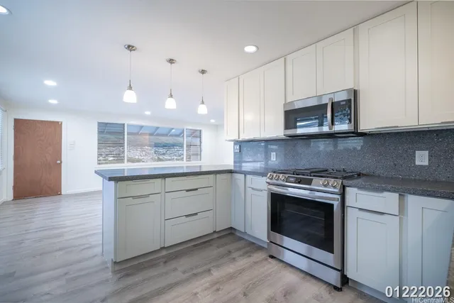 $3,300 | 3033 Woolsey Place, Unit UPSTAIRS), Honolulu, HI 96822