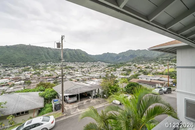 $3,300 | 3033 Woolsey Place, Unit UPSTAIRS), Honolulu, HI 96822