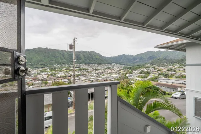$3,300 | 3033 Woolsey Place, Unit UPSTAIRS), Honolulu, HI 96822