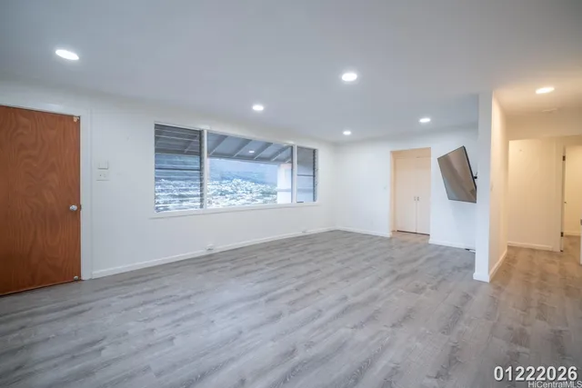 $3,300 | 3033 Woolsey Place, Unit UPSTAIRS), Honolulu, HI 96822