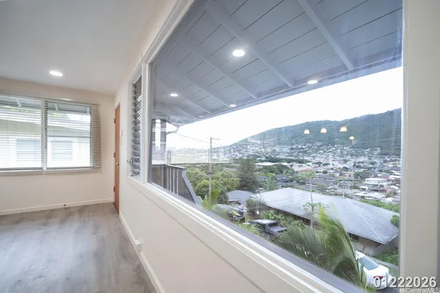 $3,300 | 3033 Woolsey Place, Unit UPSTAIRS), Honolulu, HI 96822