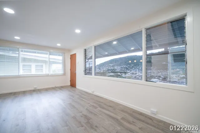 $3,300 | 3033 Woolsey Place, Unit UPSTAIRS), Honolulu, HI 96822