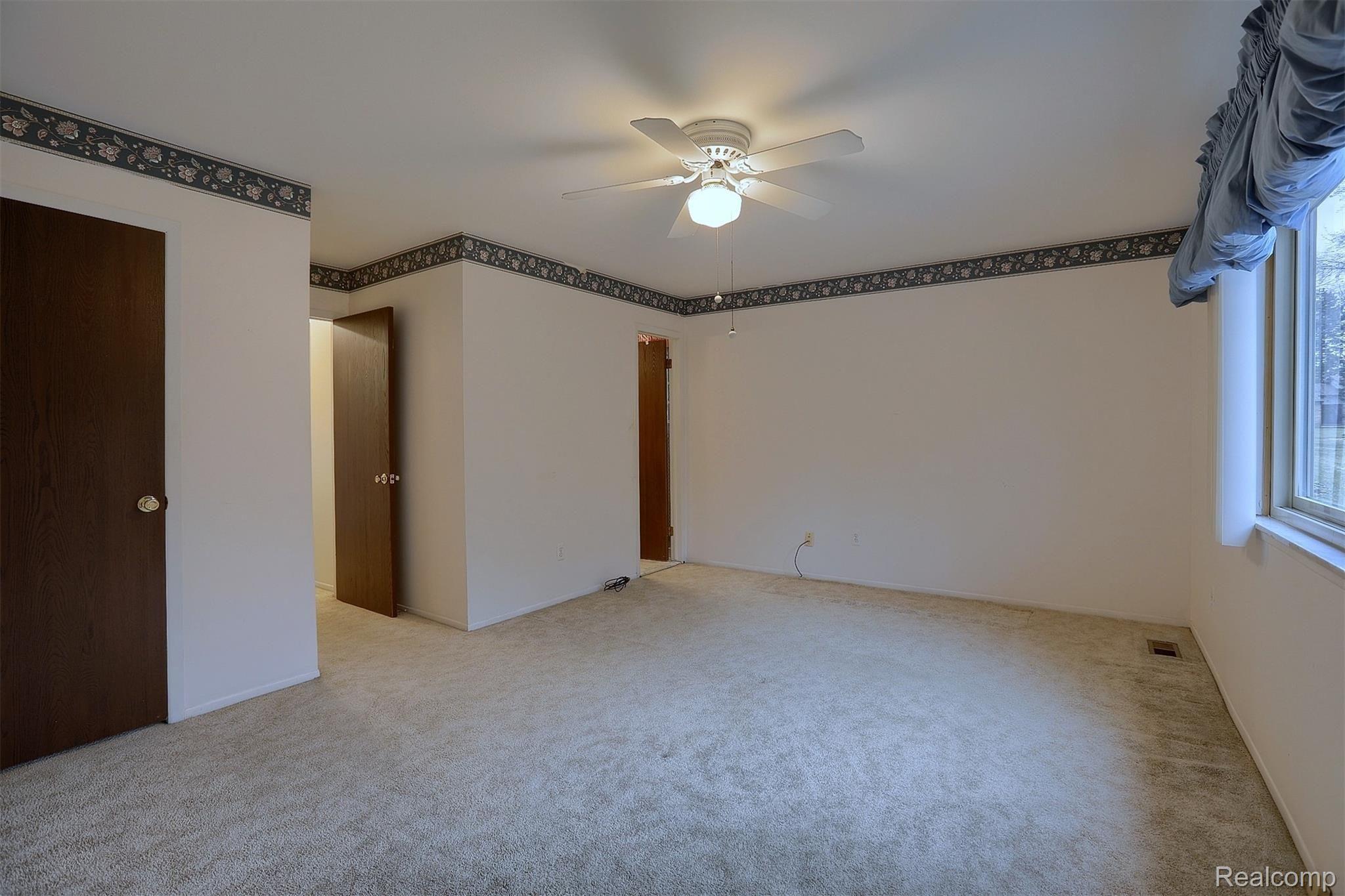 2049 Cumberland Road Rochester, MI 48307 - Photo 17 of 33 17-Master Bedroom 2nd View.jpg
