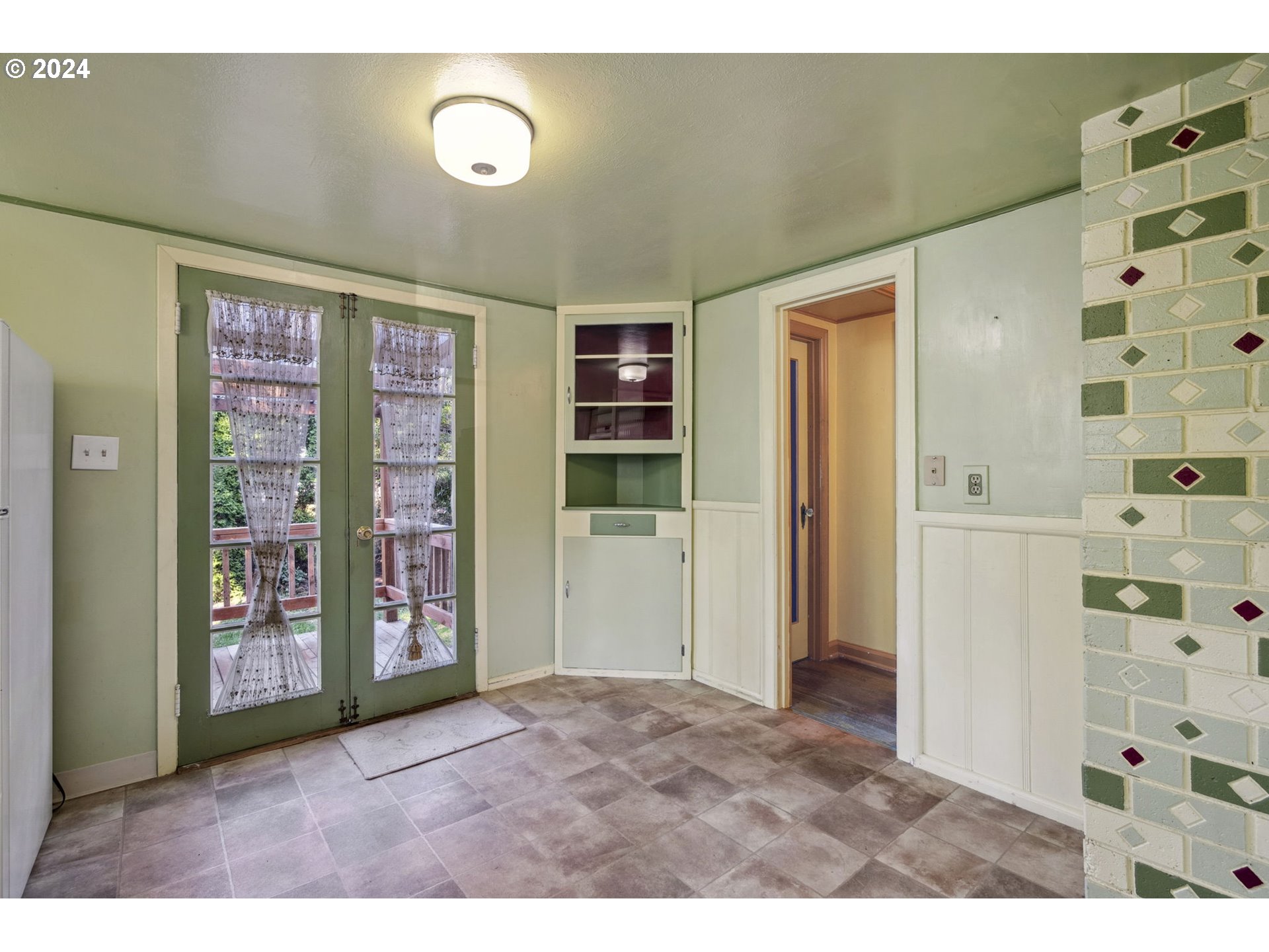 2829 Southwest Spring Garden Street Portland, OR 97219 - Photo 11 of 31 Gallery Image 11