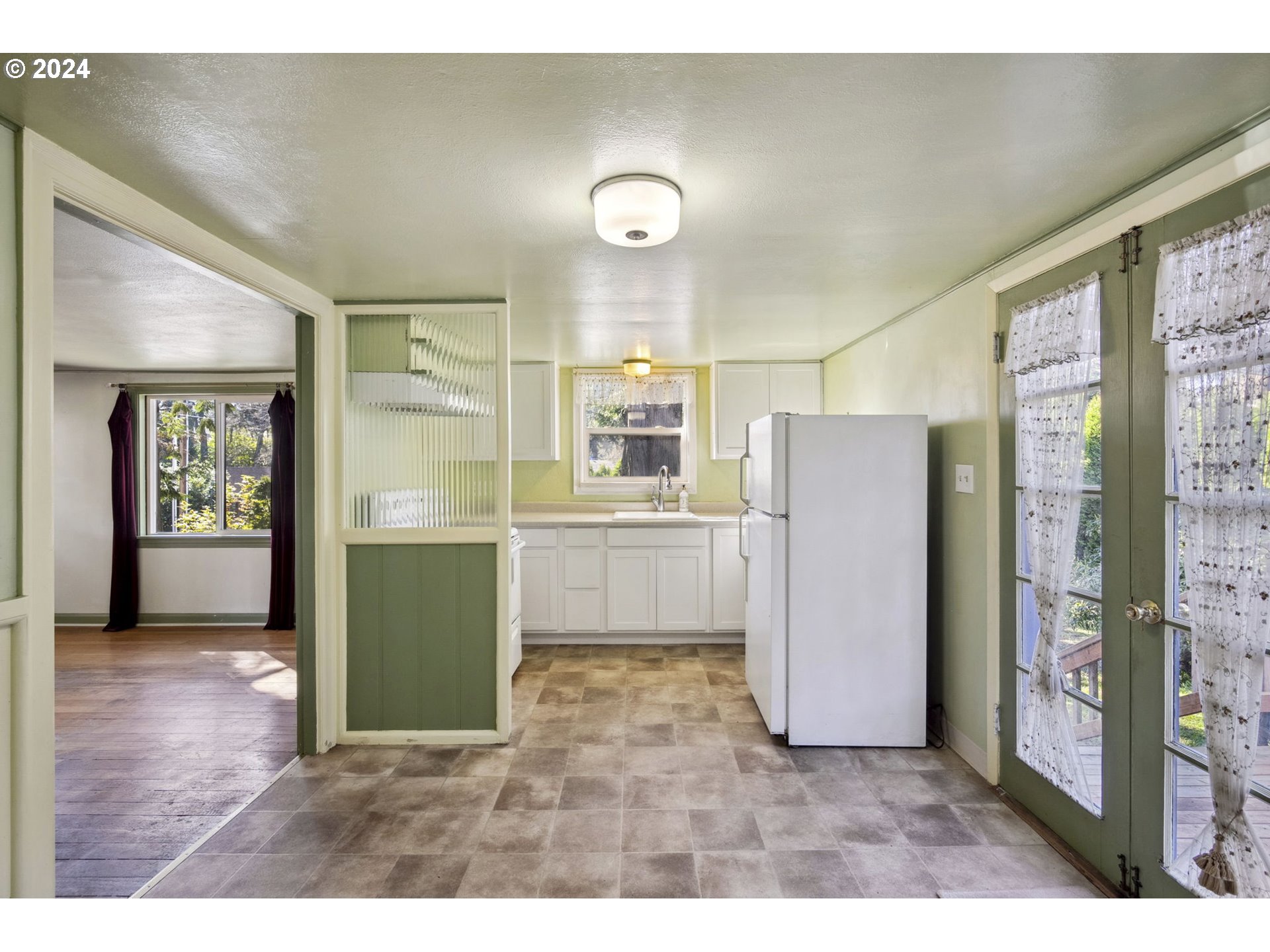 2829 Southwest Spring Garden Street Portland, OR 97219 - Photo 12 of 31 Gallery Image 12
