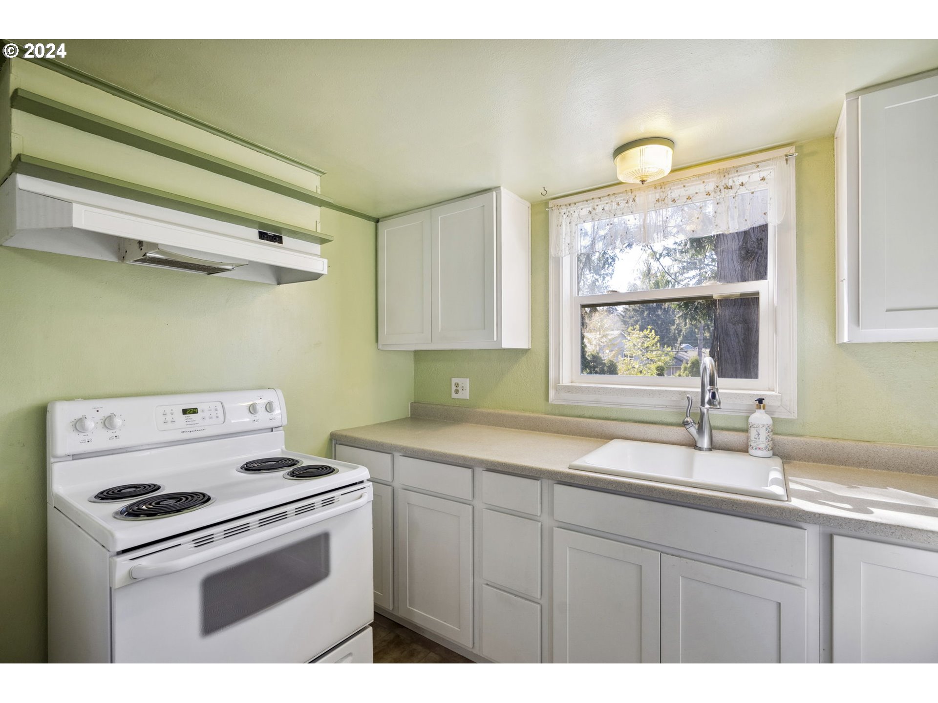 2829 Southwest Spring Garden Street Portland, OR 97219 - Photo 13 of 31 Gallery Image 13