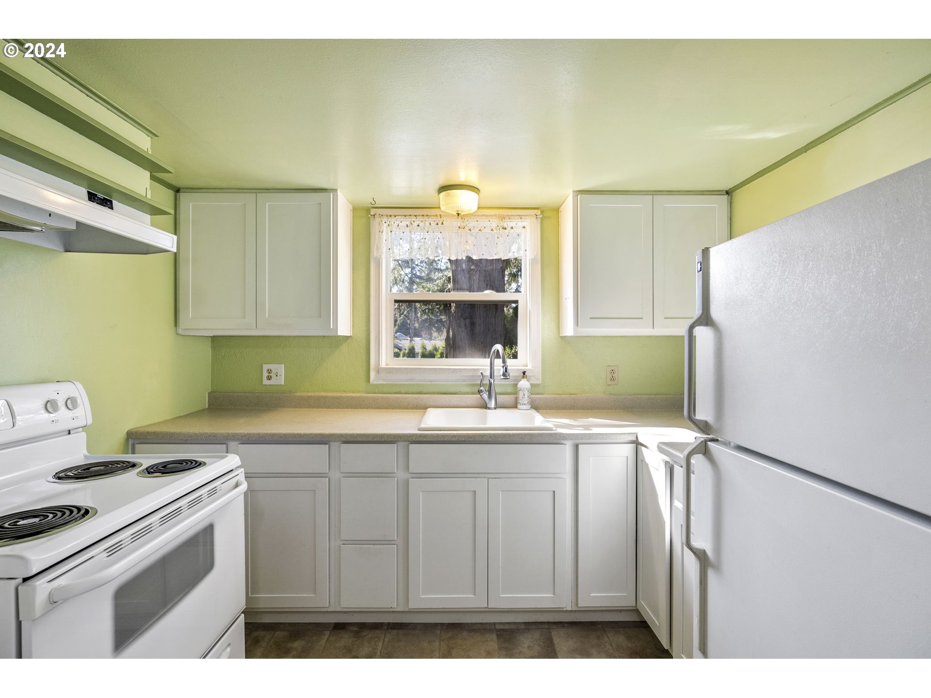 2829 Southwest Spring Garden Street Portland, OR 97219 - Photo 15 of 31 Gallery Image 15