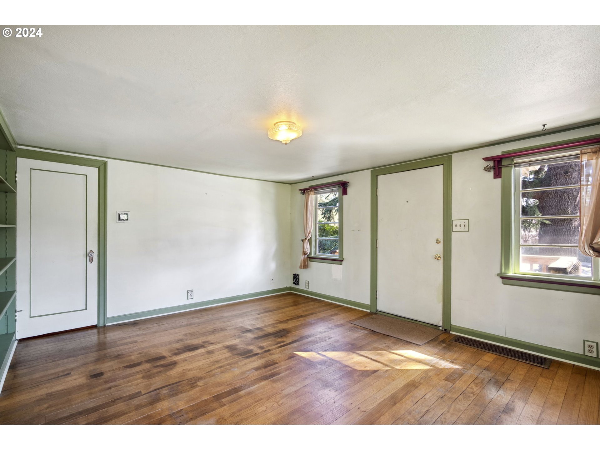 2829 Southwest Spring Garden Street Portland, OR 97219 - Photo 7 of 31 Gallery Image 7
