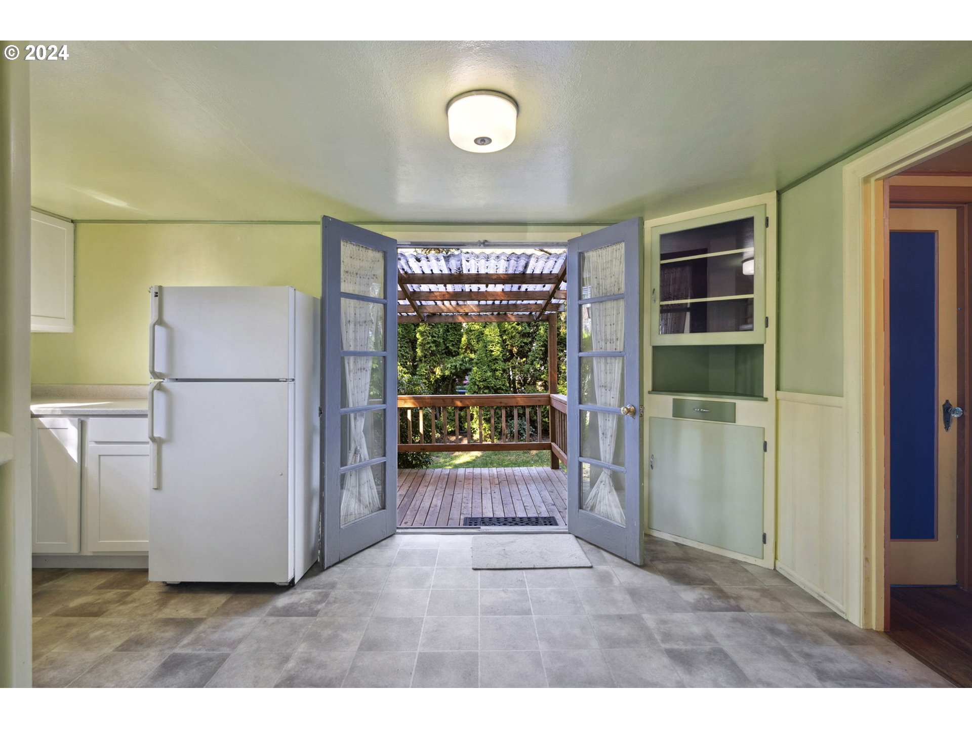 2829 Southwest Spring Garden Street Portland, OR 97219 - Photo 9 of 31 Gallery Image 9