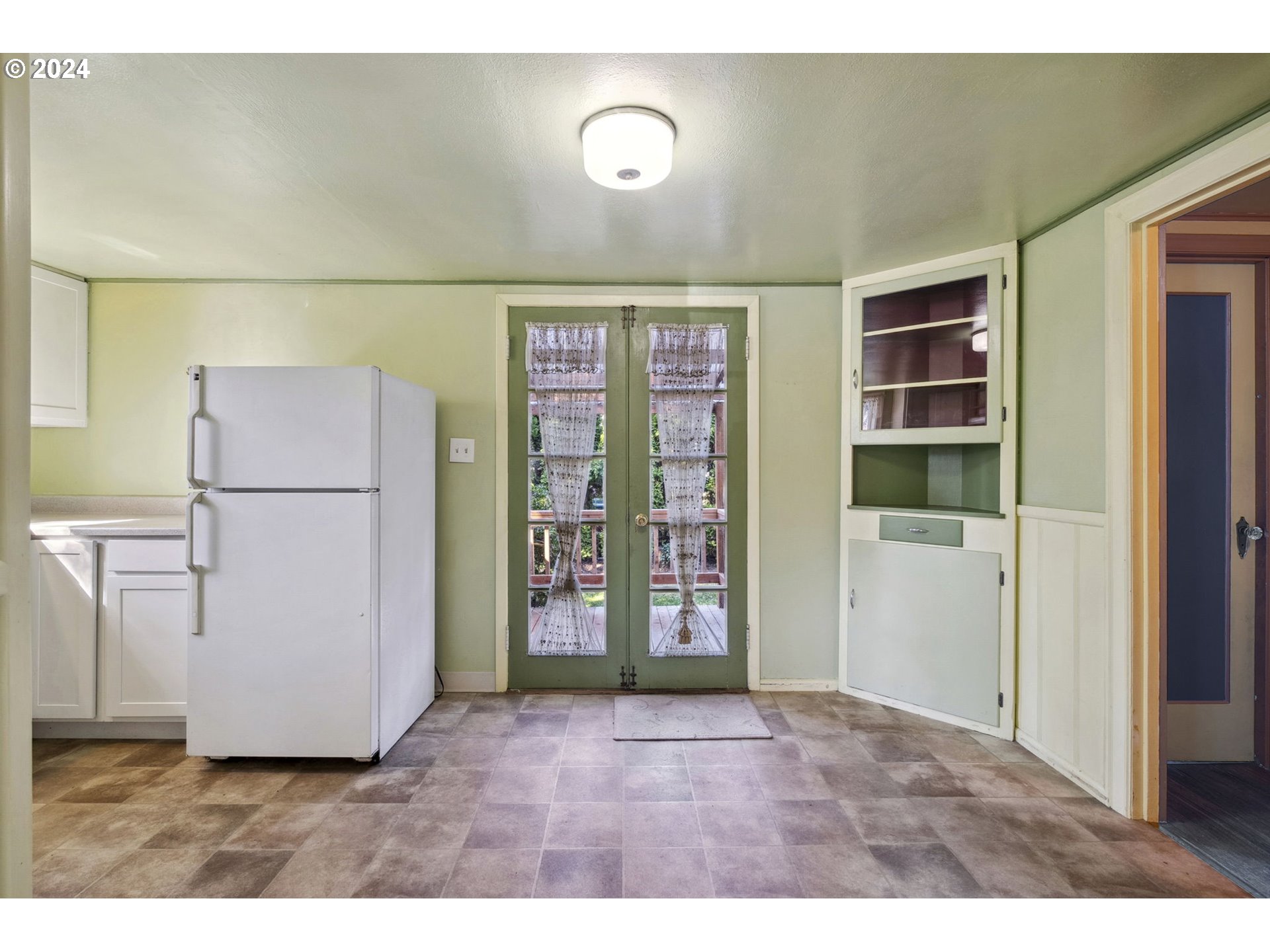 2829 Southwest Spring Garden Street Portland, OR 97219 - Photo 10 of 31 Gallery Image 10