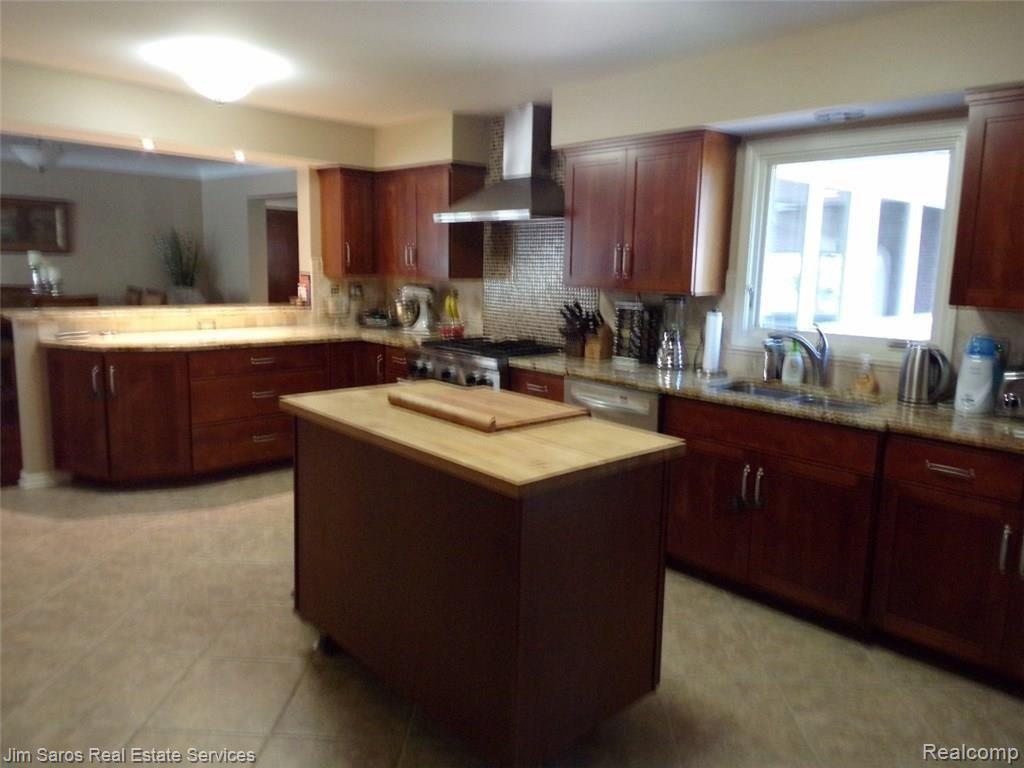 1070 North Renaud Road Grosse Pointe, MI 48236 - Photo 28 of 47 100_0050 (1280x960).jpg