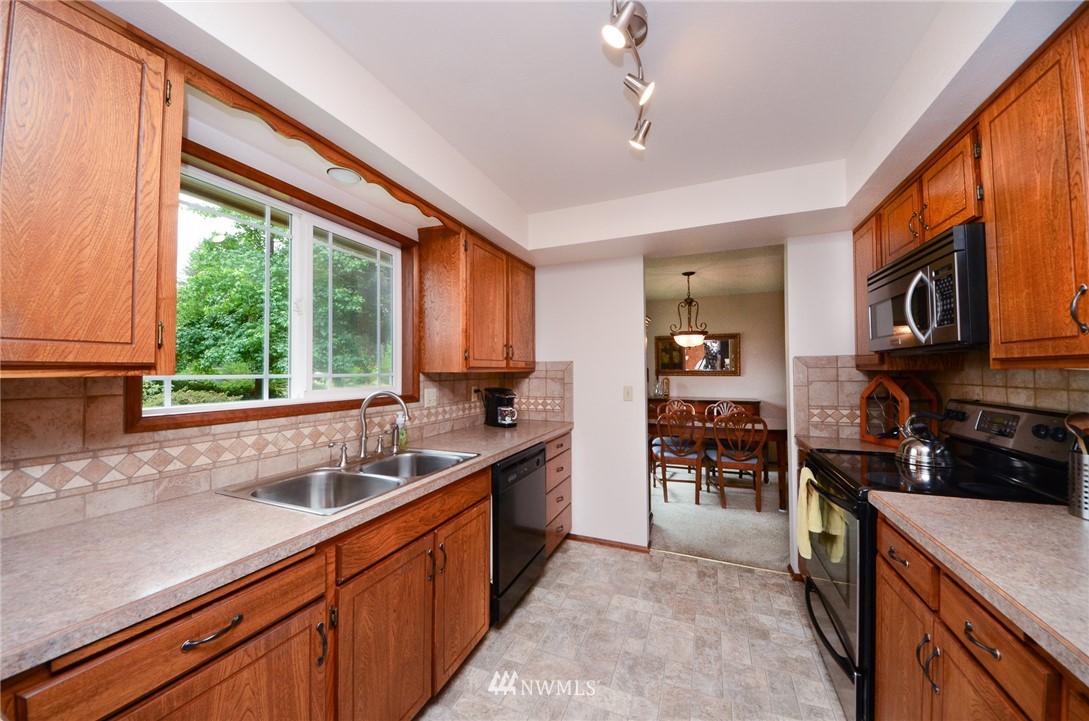 8217 173rd Avenue Southwest Rochester, WA 98579 - Photo 5 of 22