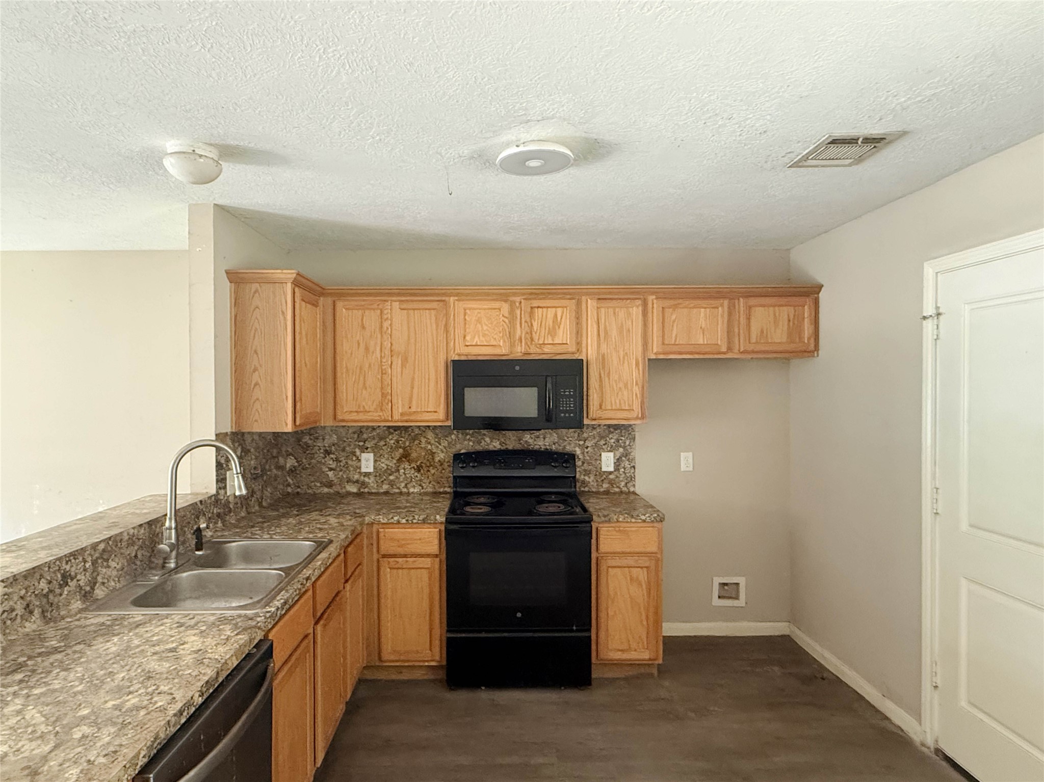 15028 Austin Road Willis, TX 77378 - Photo 10 of 17 Gallery Image 10