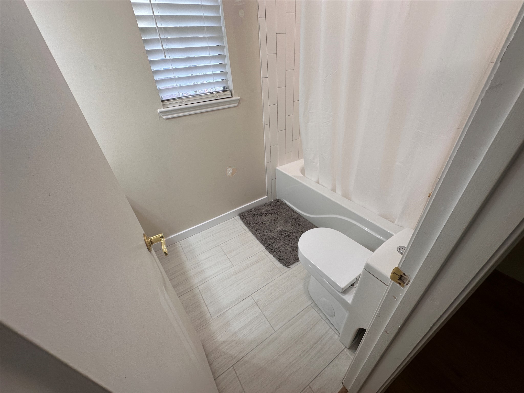 14226 Misty Meadow Lane Houston, TX 77079 - Photo 29 of 34 Primary bathroom
