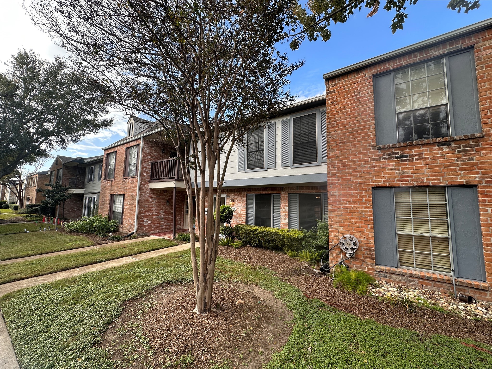 14226 Misty Meadow Lane Houston, TX 77079 - Photo 3 of 34 Welcome home to beautiful 14226 Misty Meadow
