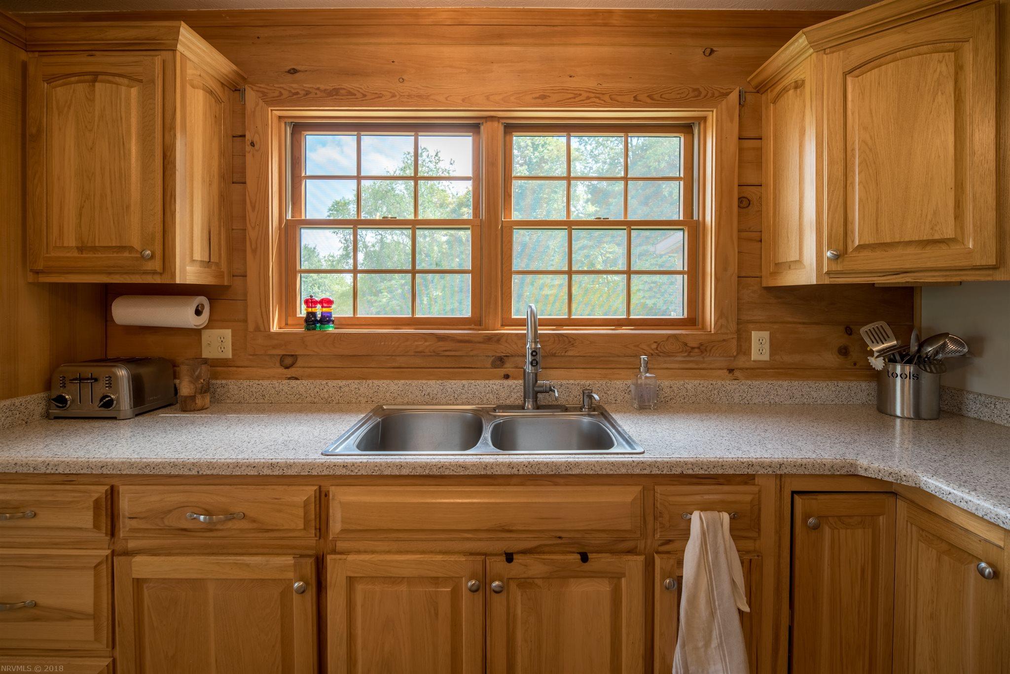 187 Hemlock Ridge Road Hillsville, VA 24343 - Photo 5 of 39 Gallery Image 5