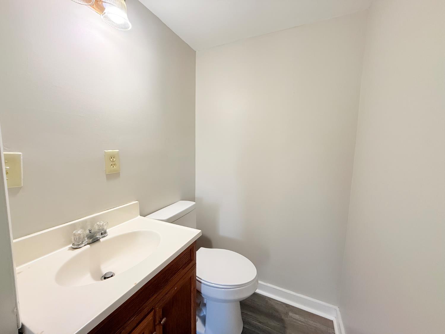 15465 Highway 156 Florence, IN 47020 - Photo 11 of 19 Half bath