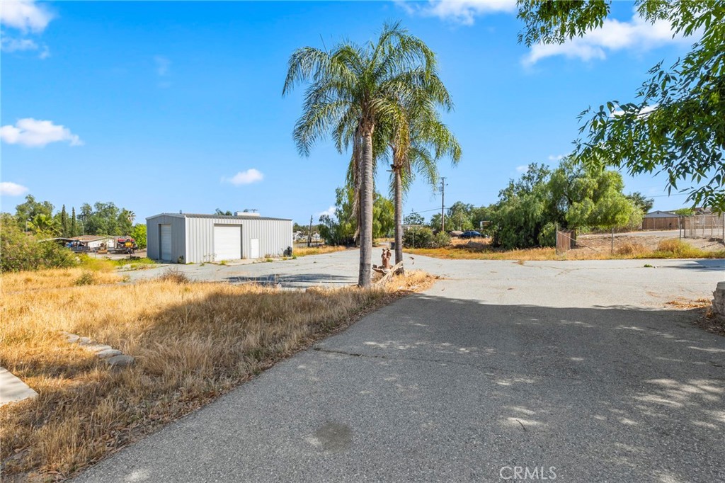 18420 Decker Road Perris, CA 92570 - Photo 7 of 15