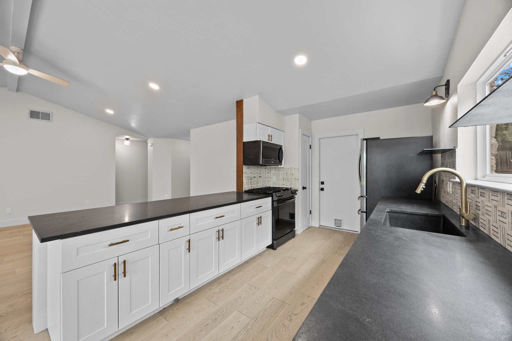 8708 Huebinger Pass Austin, TX 78745 - Photo 12 of 30
