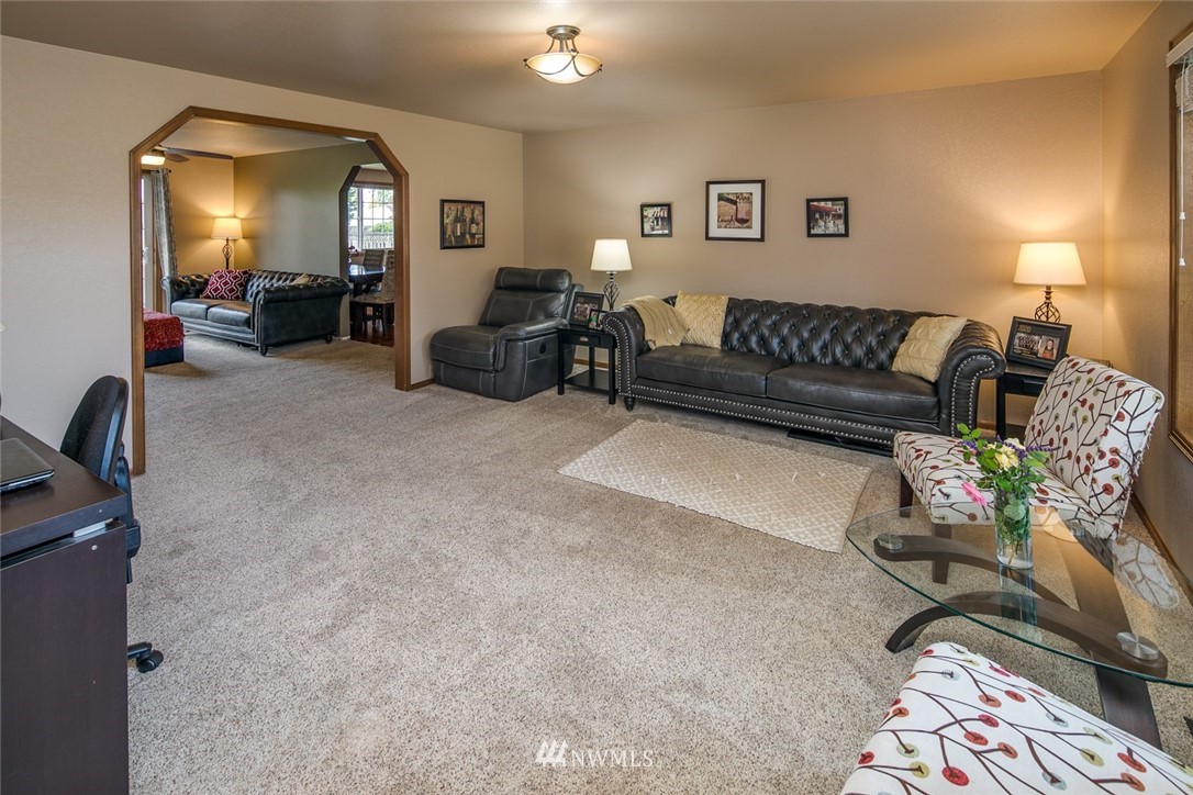 1073 Ridgeway Drive Lynden, WA 98264 - Photo 2 of 28 Gallery Image 2