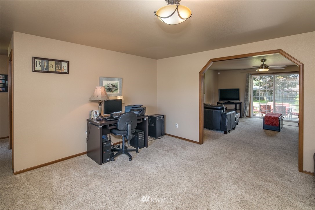 1073 Ridgeway Drive Lynden, WA 98264 - Photo 4 of 28 Gallery Image 4