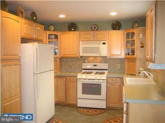 11 Claude Road Hamilton, NJ 08620 - Photo 5 of 12