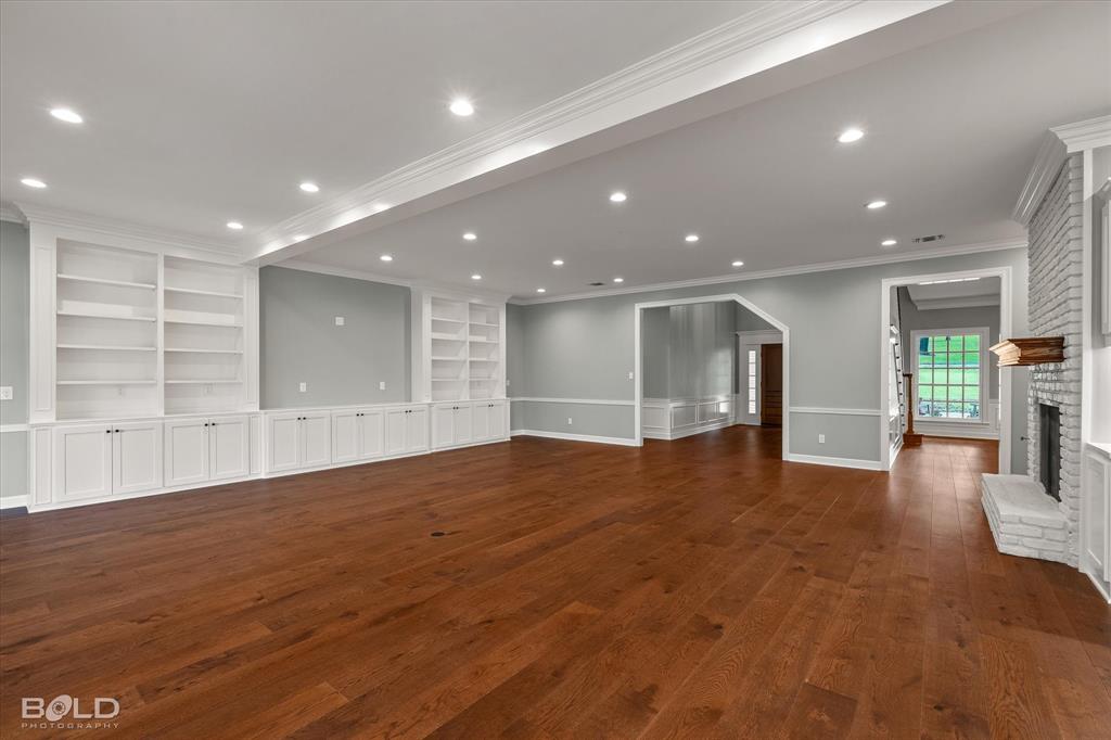 6012 East Ridge Drive Shreveport, LA 71106 - Photo 11 of 40 View of Living Room looking back at Entryway