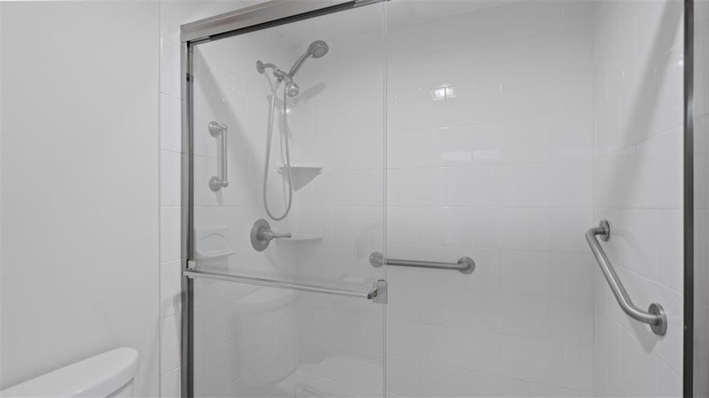 307 South Dithridge Street, Unit 810 Pittsburgh, PA 15213 - Photo 18 of 26 a bathroom with a shower