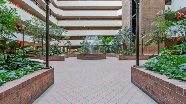 $449,900 | 307 South Dithridge Street, Unit 810, Pittsburgh, PA 15213