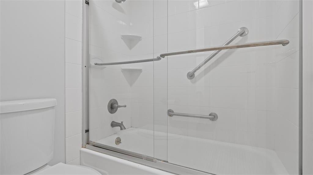 307 South Dithridge Street, Unit 810 Pittsburgh, PA 15213 - Photo 22 of 26 a bathroom with a shower and a bath tub