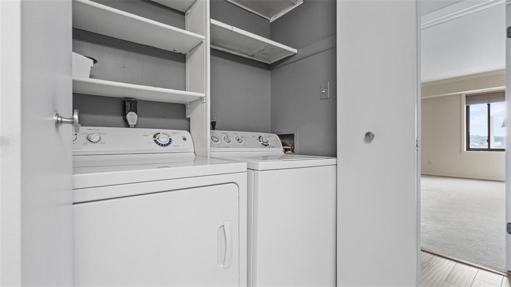 307 South Dithridge Street, Unit 810 Pittsburgh, PA 15213 - Photo 23 of 26 a utility room with dryer and washer