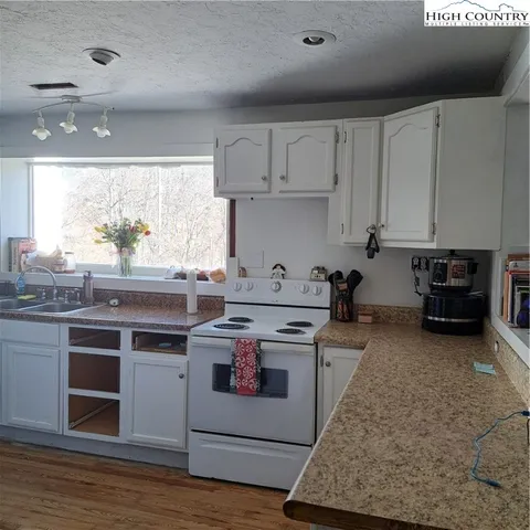 $298,000 | 460 Little Elk Road, Elk Park, NC 28622