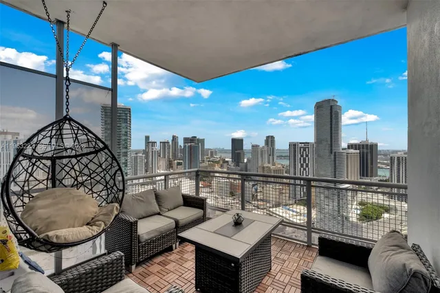 $5,000 | 350 South Miami Avenue, Unit 4103, Miami, FL 33130