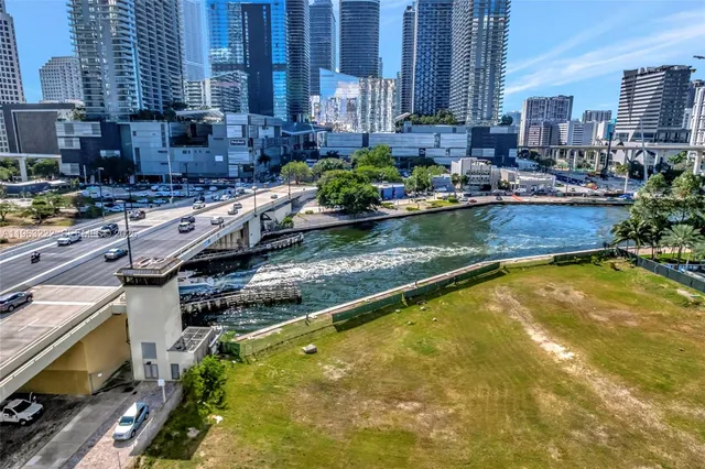 $5,000 | 350 South Miami Avenue, Unit 4103, Miami, FL 33130