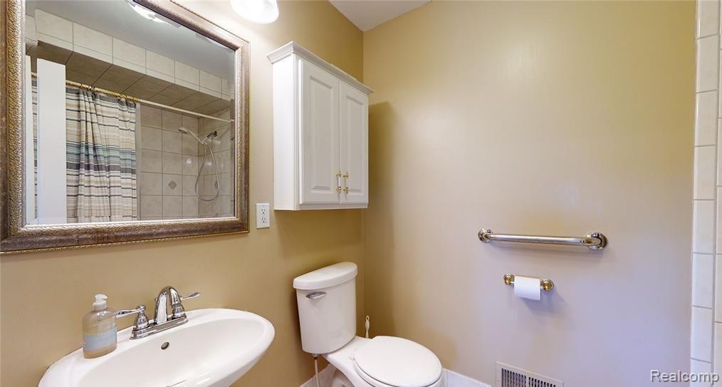 1189 Mayer Road St. Clair, MI 48079 - Photo 34 of 61 UpStairsBath2.jpg