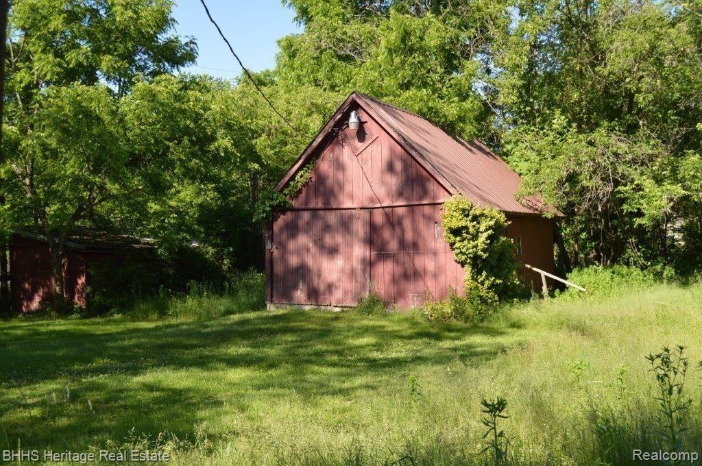 2450 East Coon Lake Road Howell, MI 48843 - Photo 4 of 49 Additional garage / shed!